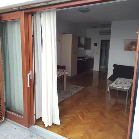 Apartman Vale - 450m To The *