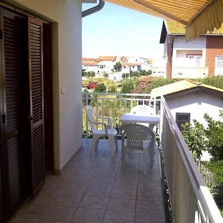 Vale - 450m To The