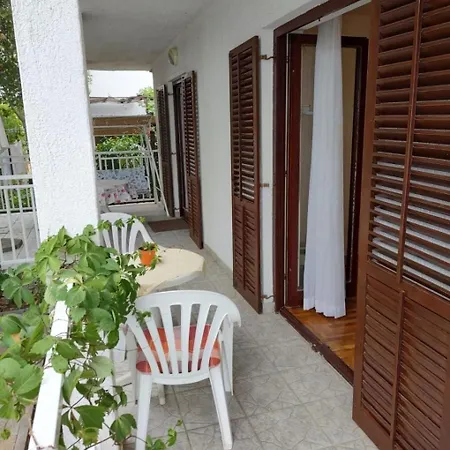 Vale - 450m To The Apartman Vodice